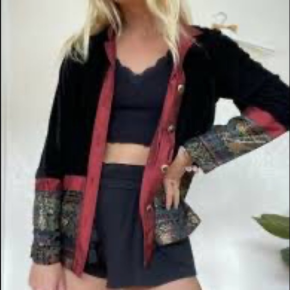 VTG-Black,Red & Gold Festival Floral Embroidery & Velvet Tapestry Jacket-Large